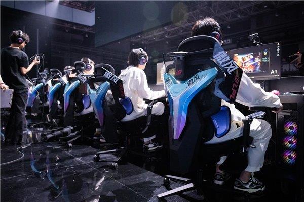 业赛指定用椅 傲风G7凭啥这么火瓦力棋牌明星直播同款 英雄联盟职(图3)